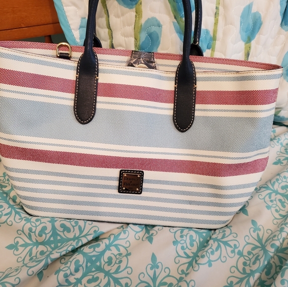 Dooney and Bourke Tote - Picture 1 of 2